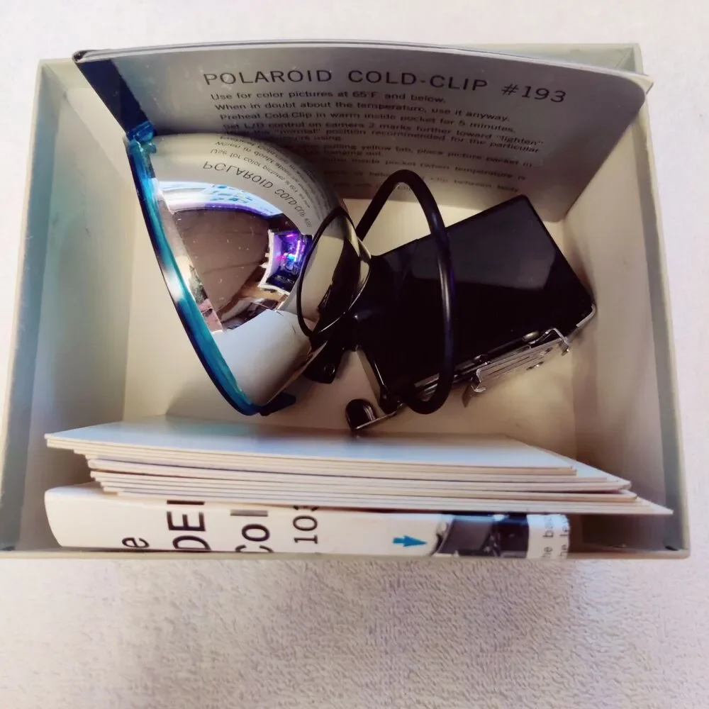 VINTAGE POLAROID FLASHGUN #268 WITH BOX AND MOUNTING POINTS & CLIP
